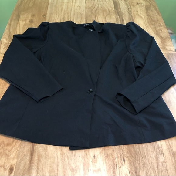 Lane Bryant Jackets & Blazers - NWT $90 USD Lane Bryant Black Blazer Stretch Jacket One Button Womens Size 22